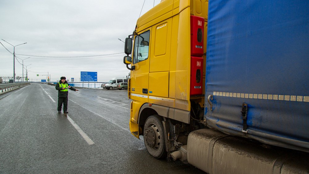 Челябинские таможенники пресекли вывоз в Казахстан 20 вагонов с сахаром