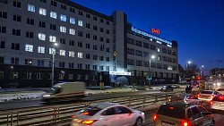 В Челябинске на многоэтажных зданиях включают подсветку в рамках патриотической акции