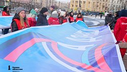 В Челябинске на многоэтажных зданиях включают подсветку в рамках патриотической акции