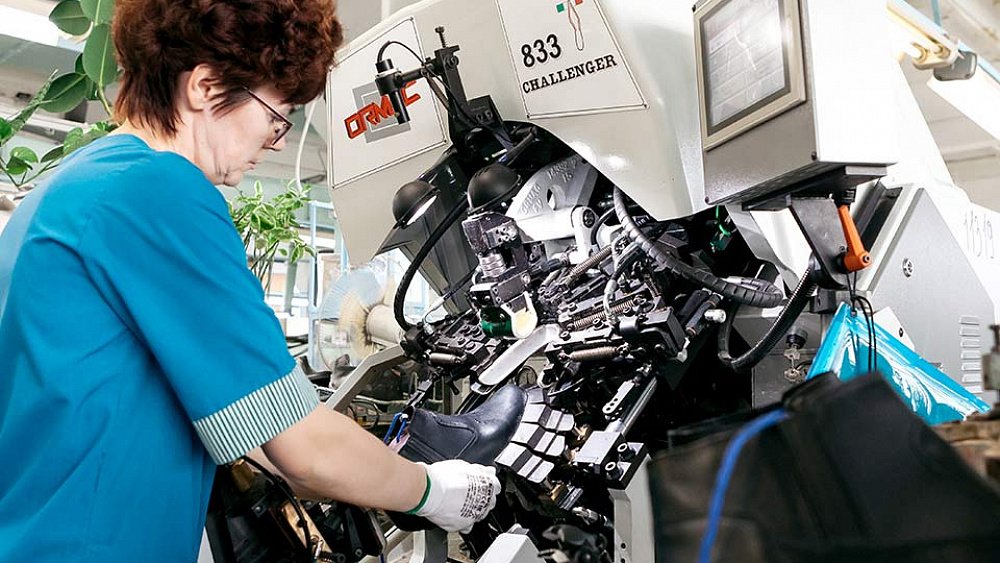 Обувные фабрики Челябинской области переходят на отечественные материалы