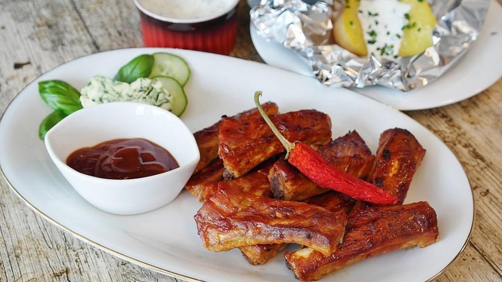 В Челябинске откроют ресторан рэпера Басты