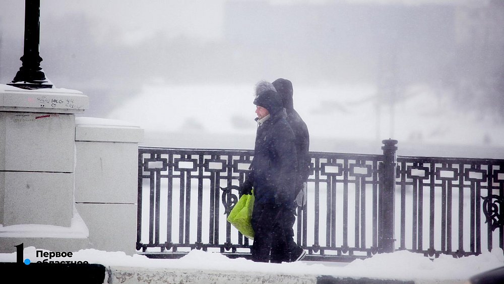 Южноуральцев предупредили о метелях и гололедице