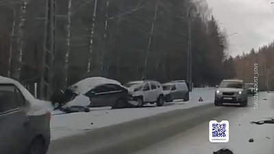 В Златоусте столкнулись больше 20-ти машин