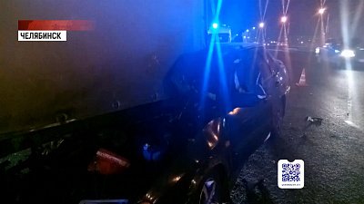 Водитель влетел в дорожную технику