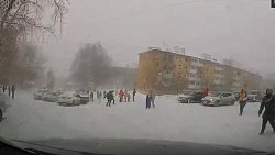 Участница массового ДТП в Златоусте рассказала, что по опасной дороге люди добираются в школу и детский сад