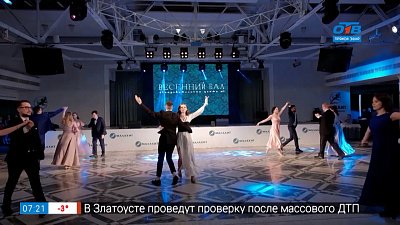 Из-за парты на бал в сюжете «Весенний бал-2022»