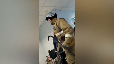 В Златоусте сотрудники МЧС спасли поликлинику от пожара: видео очевидцев