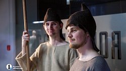 В Челябинске открылась выставка с синташтинской колесницей и находками времен бронзового века