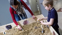 В Челябинске открылась выставка с синташтинской колесницей и находками времен бронзового века