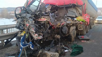 Две фуры столкнулись на трассе М-5: видео последствий аварии