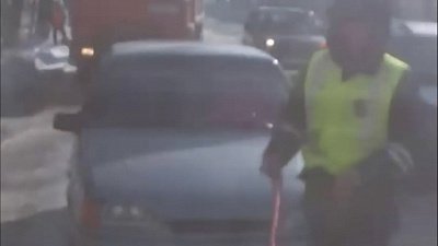 В Кыштыме инспекторы ДПС помогли девушке, у которой заглох автомобиль