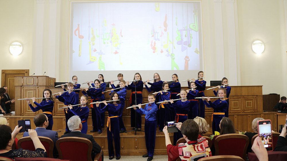 60 работников культуры в Челябинске получили премию Законодательного собрания