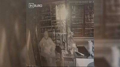 В Челябинске парни ограбили магазин