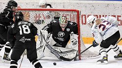 Хоккеистки «Белых медведиц» одержали сенсационную победу над питерской «Динамо-Невой»