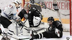 Хоккеистки «Белых медведиц» одержали сенсационную победу над питерской «Динамо-Невой»