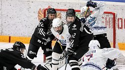 Хоккеистки «Белых медведиц» одержали сенсационную победу над питерской «Динамо-Невой»