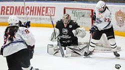 Хоккеистки «Белых медведиц» одержали сенсационную победу над питерской «Динамо-Невой»