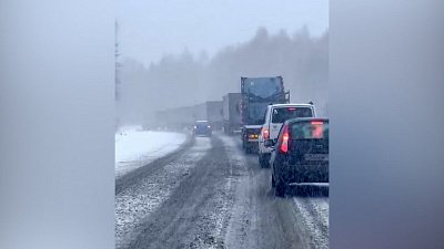 На трассе М-5 в Челябинской области из-за снегопада образовалась очередная пробка