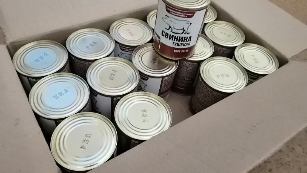 В Копейске мужчина украл 150 банок тушенки