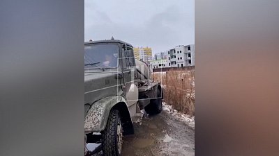 Коммунальщики сливают фекалии прямо к детскому садику: видео очевидцев