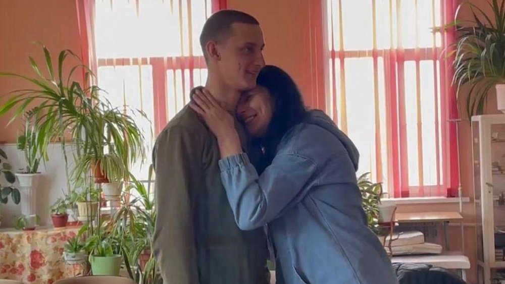 «Молодежка ОНФ» устроила раненому солдату из Челябинска встречу с родными