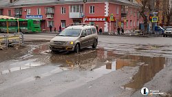 Весна во дворах. Как встречают межсезонье челябинцы на выходе из своих домов