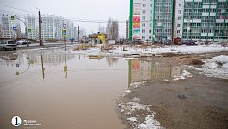 Весна во дворах. Как встречают межсезонье челябинцы на выходе из своих домов