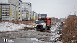 Весна во дворах. Как встречают межсезонье челябинцы на выходе из своих домов