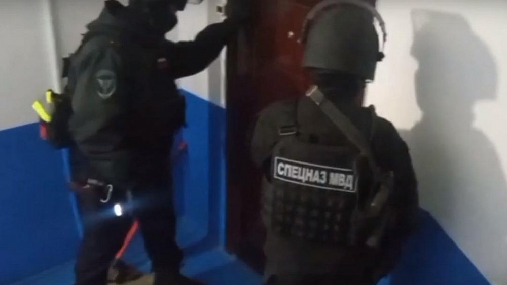 В Челябинской области серийных угонщиков снегоходов отправили в СИЗО