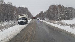На трассе в Челябинской области в тройном ДТП погиб водитель легковушки