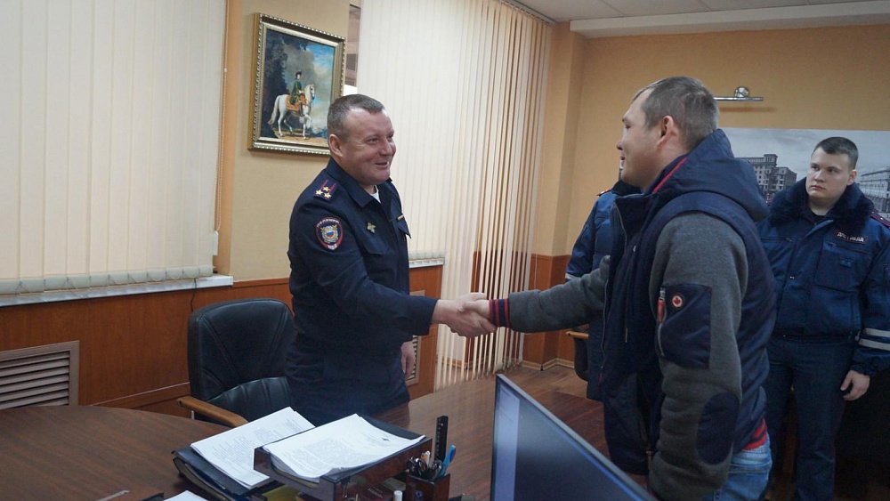 Челябинские госавтоинспекторы извинились перед инвалидом за эвакуацию его автомобиля