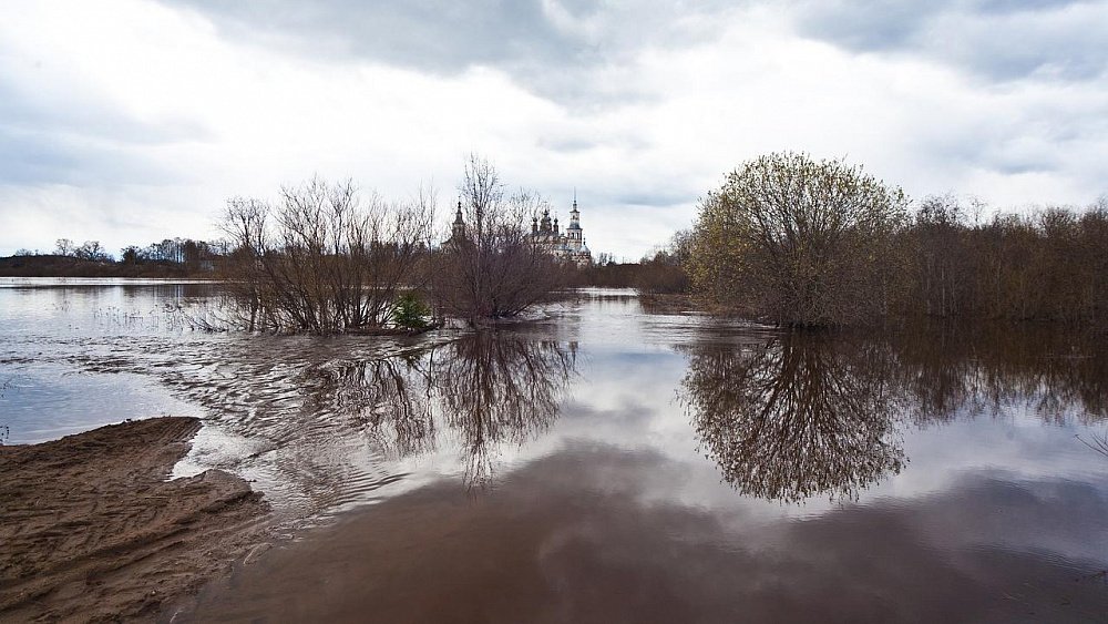 В Карталинском районе из‑за паводка размыло дорогу