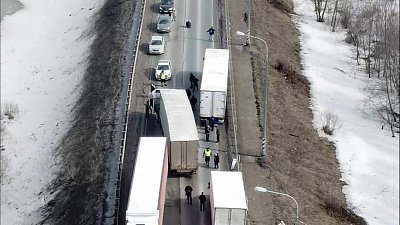 Четыре фуры столкнулись по Симом: видео с квадрокоптера