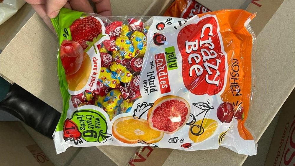 Челябинские таможенники задержали на границе более 400 кг украинских конфет