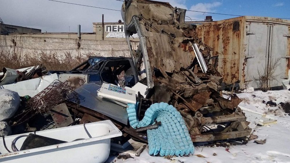 Челябинские полицейские нашли украденный автомобиль в пункте приема металлолома