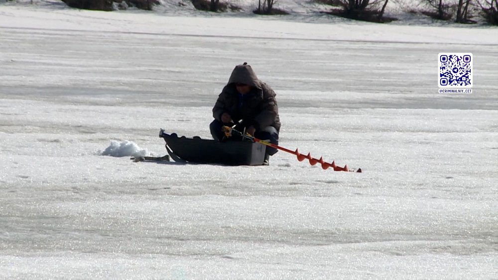 Спасатели предупреждают: тонкий лед опасен!