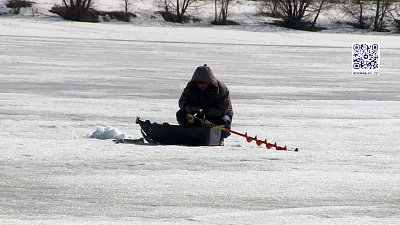 В Челябинской области сотрудники МЧС предостерегают рыбаков от выхода на лед