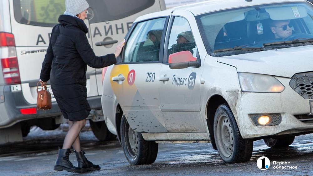 В Челябинске сервисы такси подняли цены на поездки в два раза