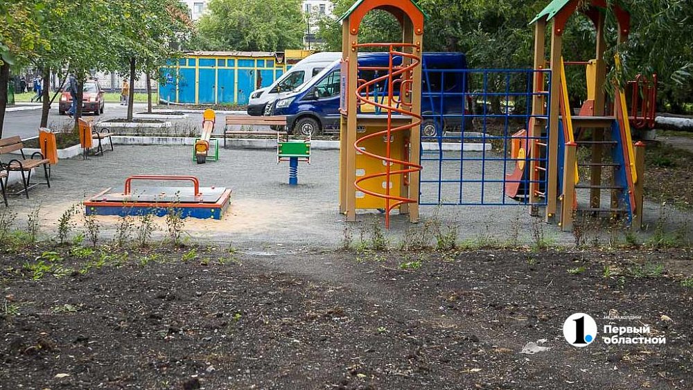 В Челябинске управляющие компании начали приводить в порядок дворы