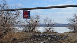 Зачем рыбаки в Челябинской области выходят в апреле на тонкий лед?