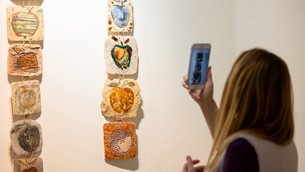 В Челябинске детей учат создавать книжки-малышки