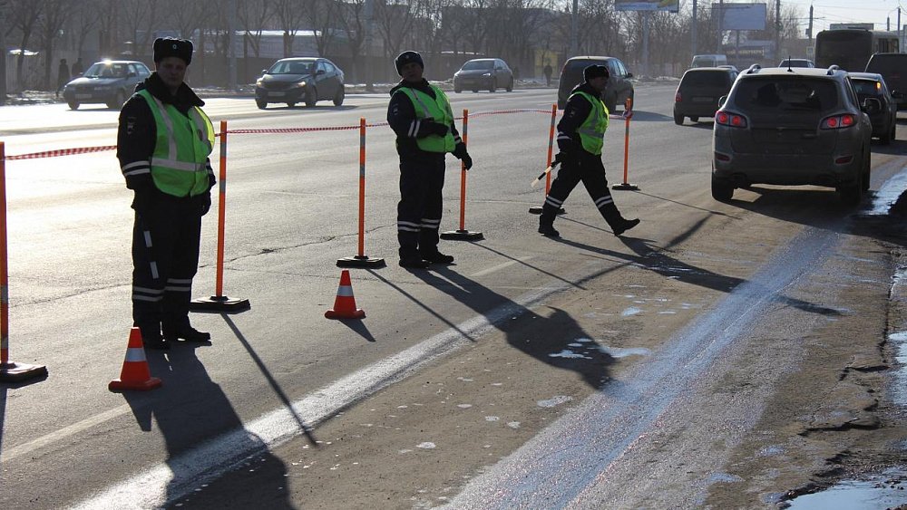 На въездах в Челябинск и Магнитогорск сотрудники ГИБДД организовали проверку водителей