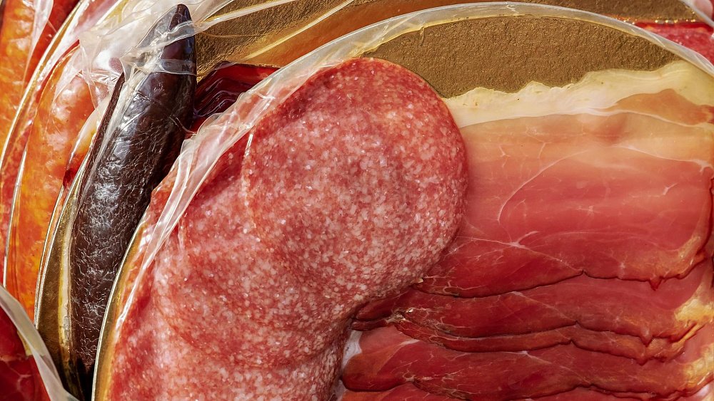 На северо-западе Челябинска нашли опасные продукты на незаконном рынке