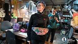 В челябинском гараже делают модные рюкзаки из пакетов