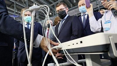 Владимир Якушев посетил выставку медицинского оборудования «Здравоохранение Урала-2022»