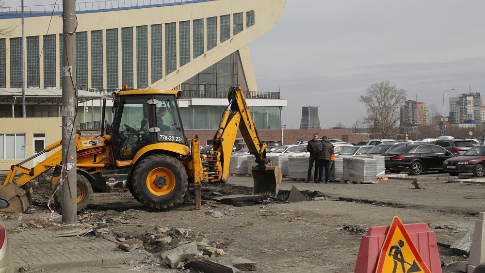 В Челябинске началось строительство сквера у дворца спорта «Юность»