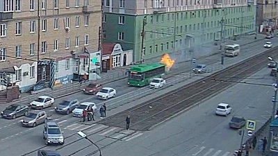 В Челябинске загорелся автобус с пассажирами