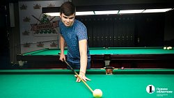 «Это любители шары катают, а мы тренируемся до 9 часов в день» — чемпион мира по бильярду Семен Зайцев