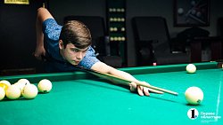 «Это любители шары катают, а мы тренируемся до 9 часов в день» — чемпион мира по бильярду Семен Зайцев