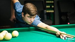 «Это любители шары катают, а мы тренируемся до 9 часов в день» — чемпион мира по бильярду Семен Зайцев